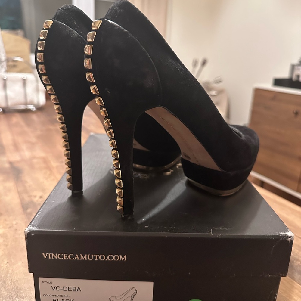 Vince Camuto Deba Black / Gold Studded Platform Heels Size 9M